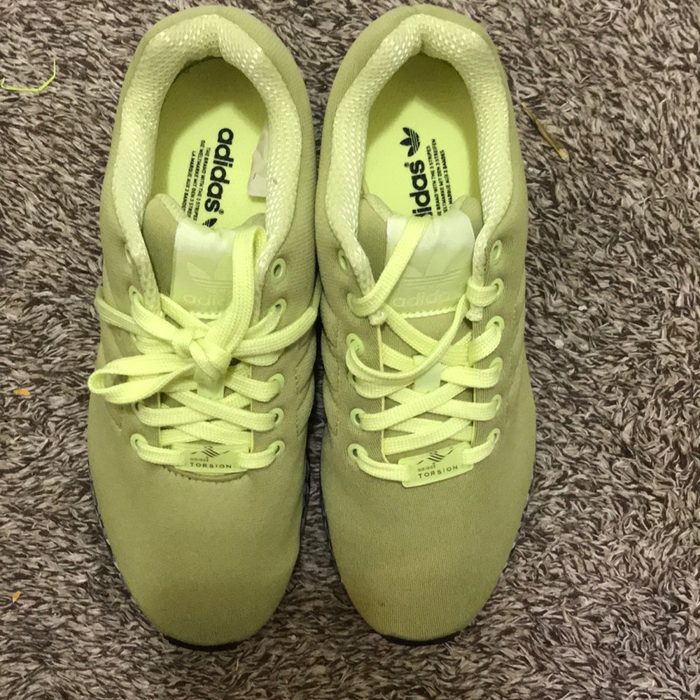 YELLOW/ HIGHLIGHTER ADIDAS SNEAKERS - Picture 2 of 6